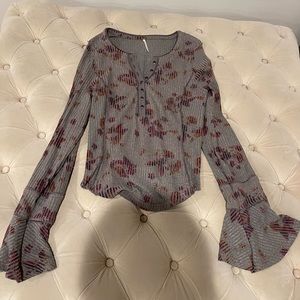 Free people boho top size M multi color long flare sleeve v neck